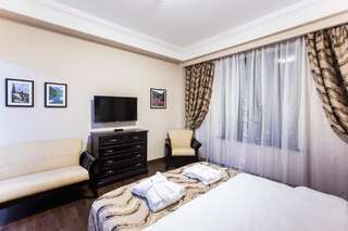 Отель Отель Best Western Plus Atakent Park Алматы Апартаменты «Мини» с кроватью размера «queen-size» и диваном-кроватью — Для некурящих-3