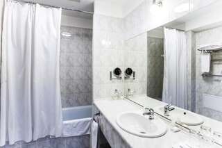 Отель Отель Best Western Plus Atakent Park Алматы Люкс «Мини» с кроватью размера «queen-size» — Для некурящих-2