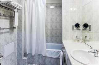Отель Отель Best Western Plus Atakent Park Алматы Двухместный номер «Мини» с 1 кроватью — Для курящих-1
